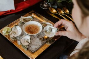 et voila catering oysters 300x200