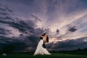 ponic photography sunset dip kiss 300x200