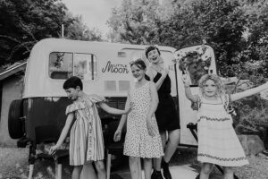 wedding photo booth guest experience 300x200