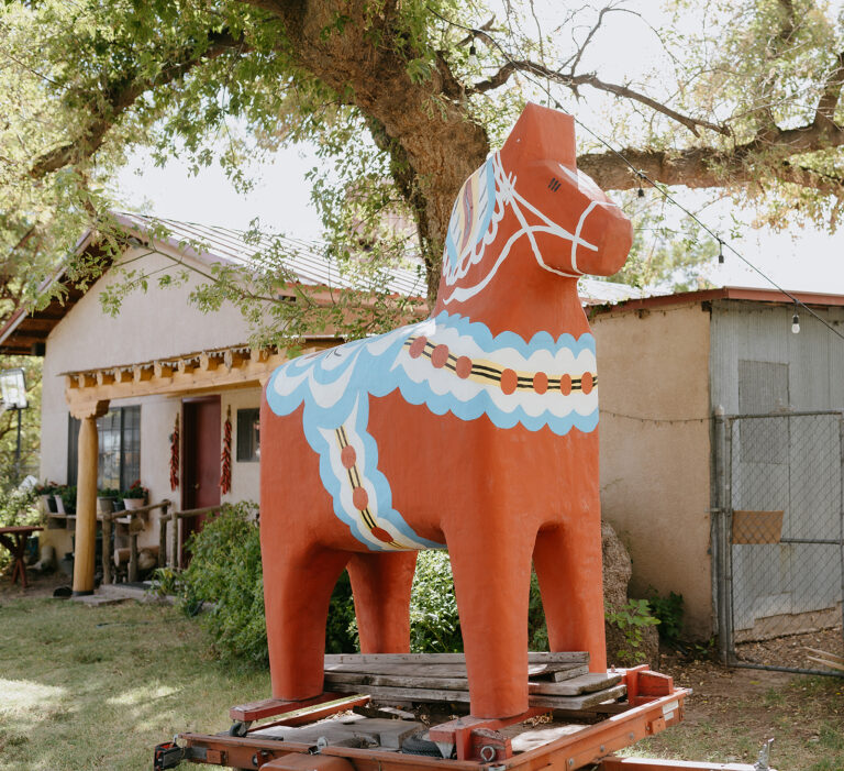 red horse bnb statue elise almendarez 768x701