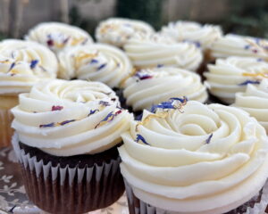 wedding collective 260055440664150 6557131115119622893 Cupcakes with Dried Florals Sweet Pea Bakery 1 300x240